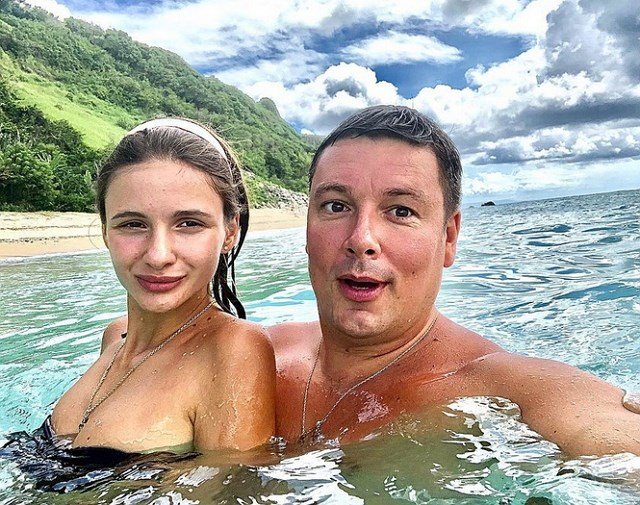 Виктория Морозова провела экскурсию по своему особняку