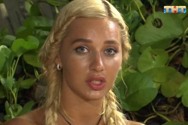 Для чего Стецевят рассказала историю про издевательства отца 