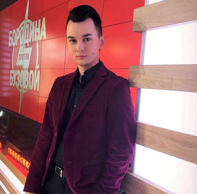 Антон Беккужев и Анна Брянская явили миру свои отношения