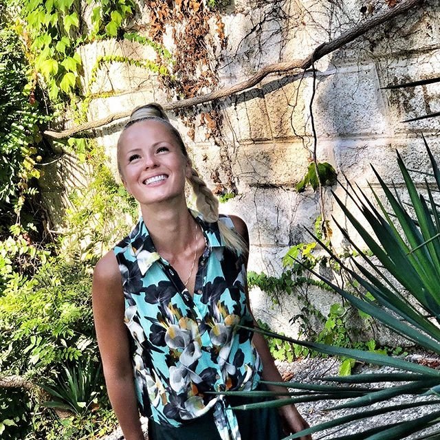 Саша Харитонова получила повышение на работе