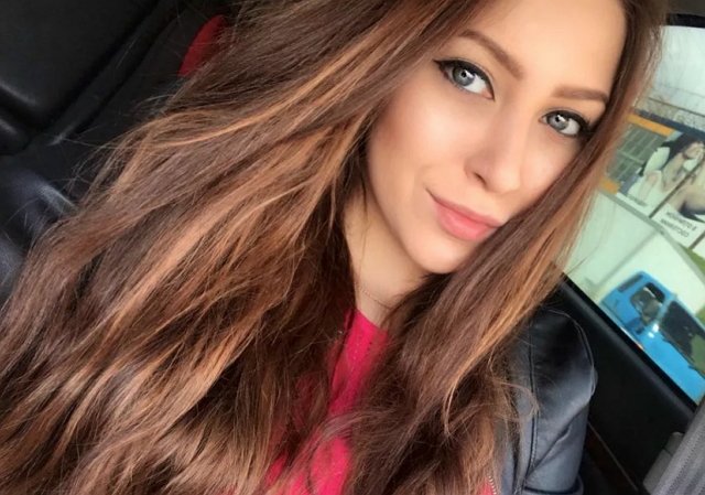 Алёна Рапунцель изуродовала собственную внешность Алёна Рапунцель изуродовала собственную внешность