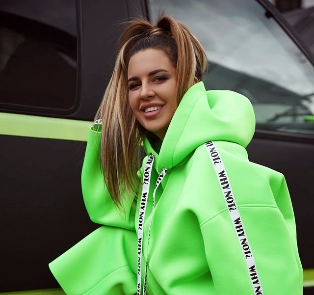 Купина ради рекламного заработка раскрыла все свои преображения