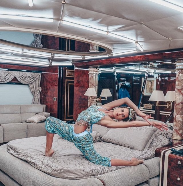 Евгения Штефан: Получила пинок под зад