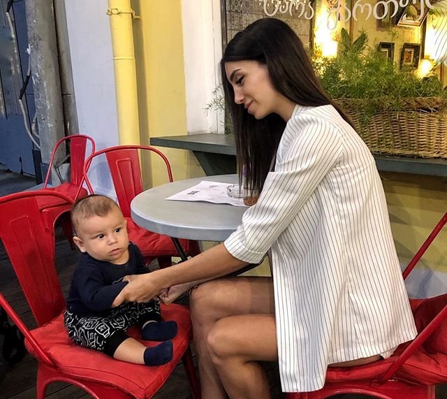 Дана Николенко доверила сына няне