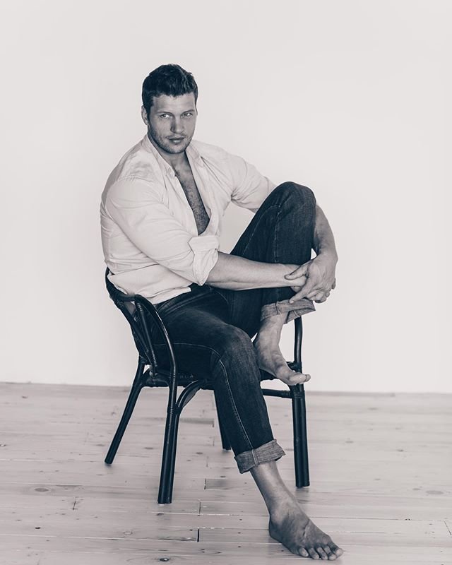 Виктор Шароваров работает обычным массажистом