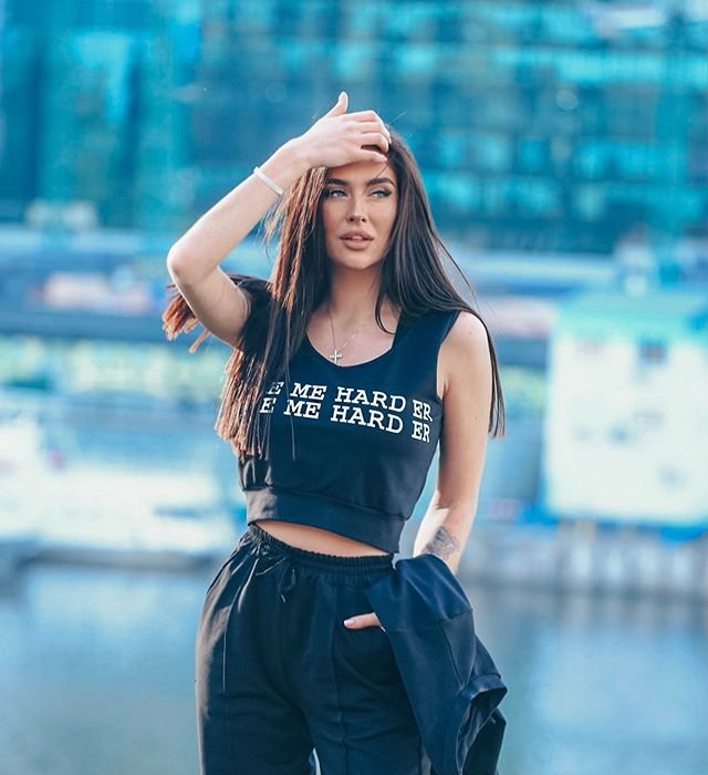 Мих поздравил Мусульбес с получением водительских прав