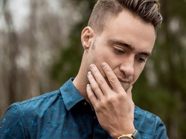 Безус редко ходит на могилу родного брата