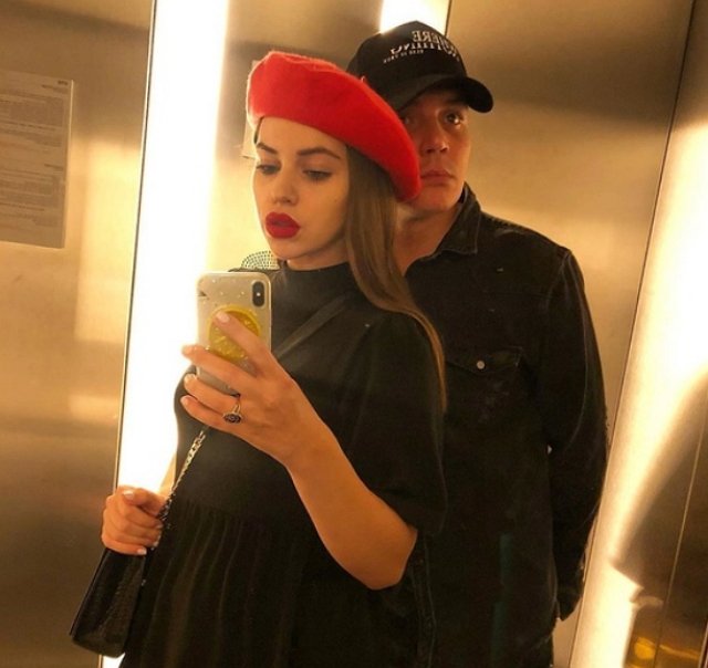 Саша Артемова призналась, что отношения с мужем после родов стали только лучше