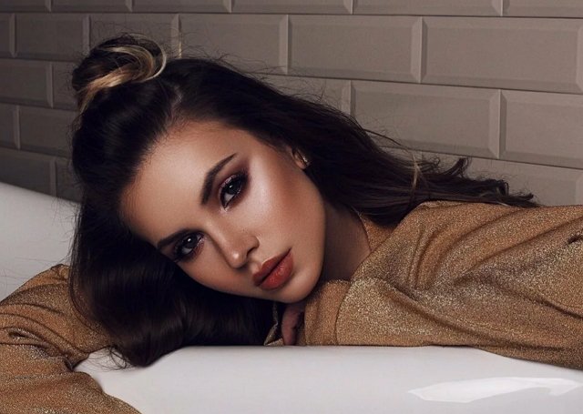 Саша Артемова призналась, что отношения с мужем после родов стали только лучше