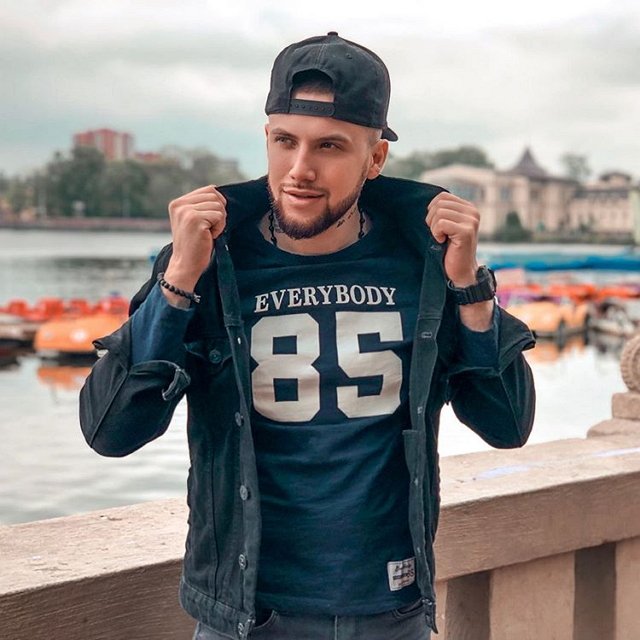 Яна Захарова отрицает роман с Димой Талыбовым Яна Захарова отрицает роман с Димой Талыбовым