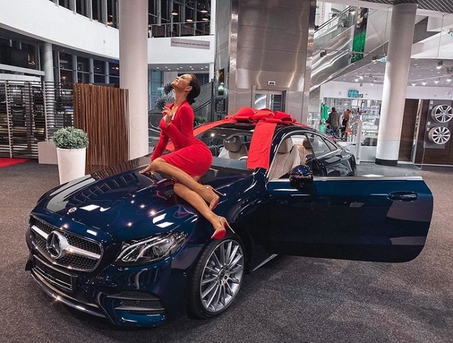 Виктория Романец приобрела люксовый автомобиль