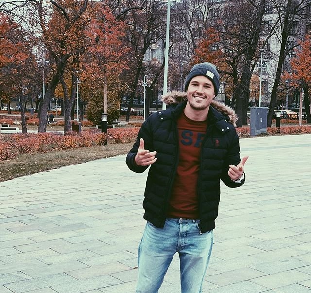 Роман Гриценко запечатлел на видео свои откровенные танцы