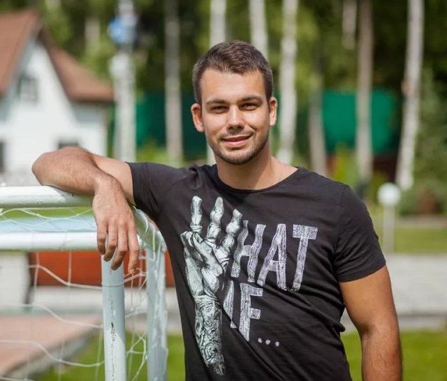 Сергей Захарьяш разочарован в Яне Захаровой