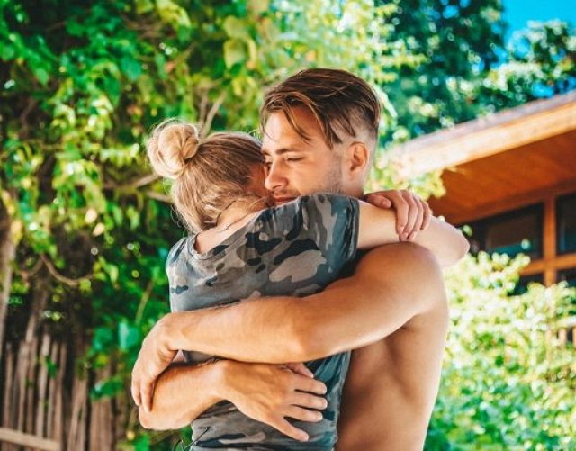 Алексей Безус уверяет Милену Безбородову в том, что будет любить ее всегда