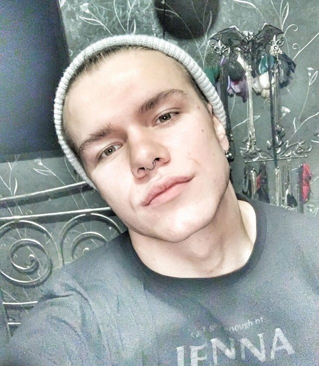 Алексей Кудряшов сделал пирсинг в носу