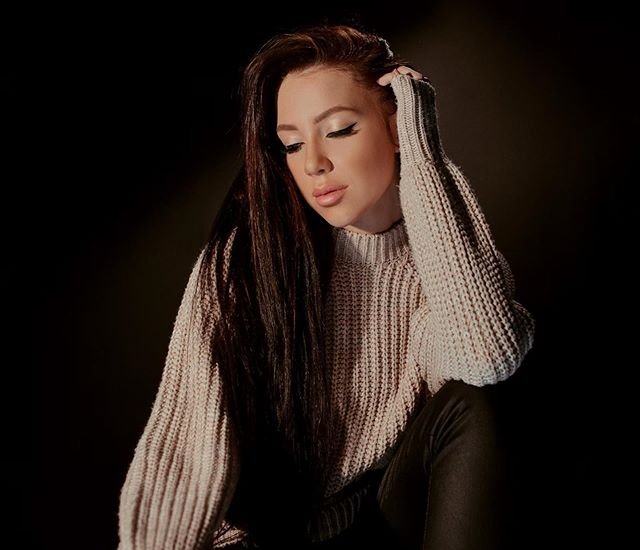 Алена Савкина ведет романтическую переписку с экс-участником телестройки