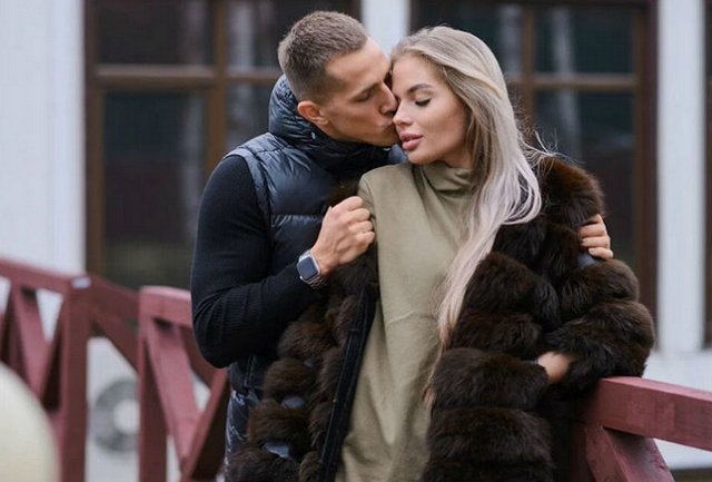 Екатерину Скалон застукали за поцелуем с другим парнем