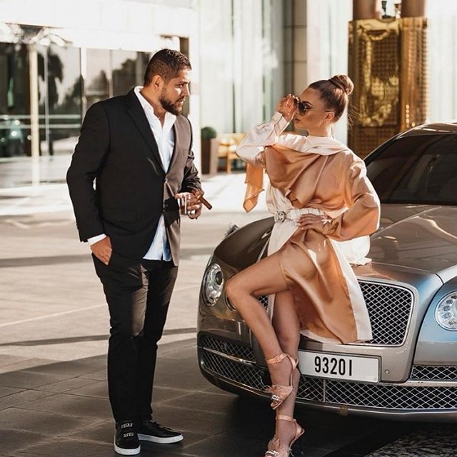 Экс-бойфренд Евгении Феофилактовой приударил за Викторией Романец