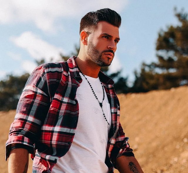 Руслан Мацьолек на Лобном признался в изменах бывшей жене