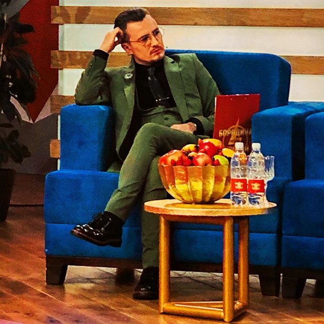 Ведущие проекта подставляют Юлю Белую