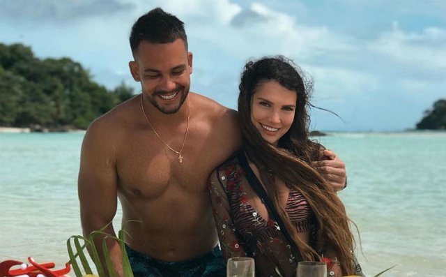 Захарьяш прилюдно поцеловал Алесю Семеренко Захарьяш прилюдно поцеловал Алесю Семеренко