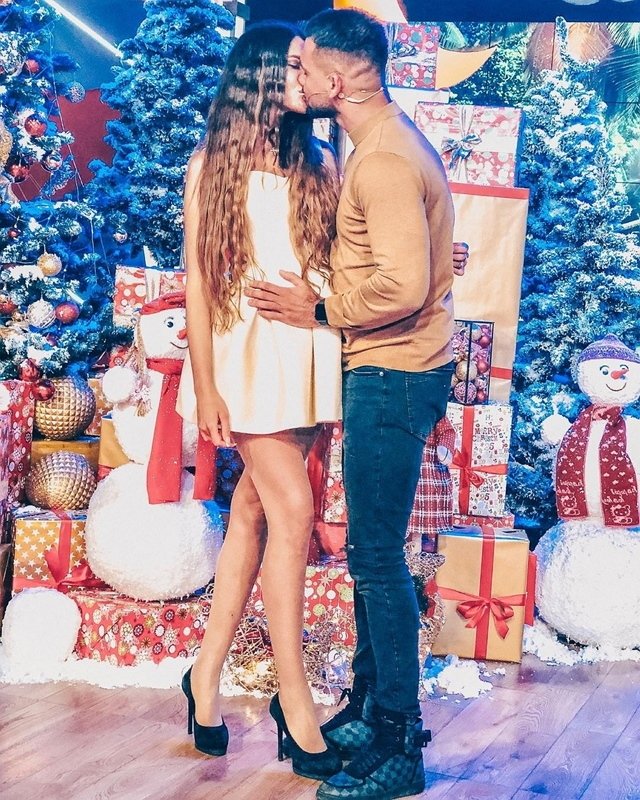 Захарьяш прилюдно поцеловал Алесю Семеренко Захарьяш прилюдно поцеловал Алесю Семеренко