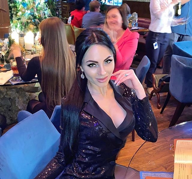 Витя Литвинов уже стал высказывать претензии Анне Брянской