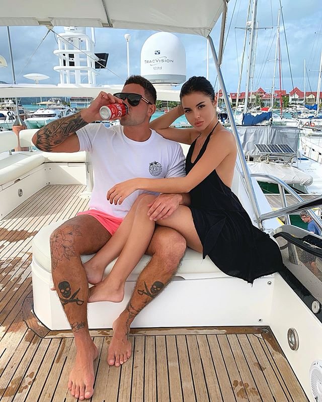 Захар Саленко не может сдержать слез от ревности