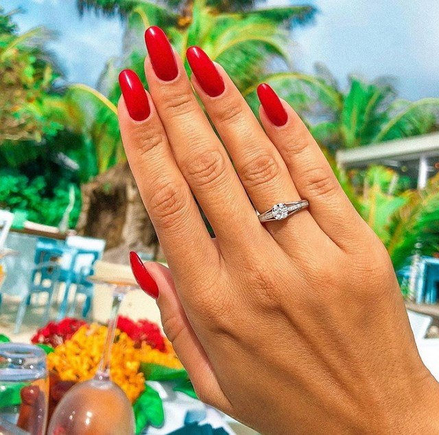 Юлия Щеглова похвасталась своим помолвочным кольцом