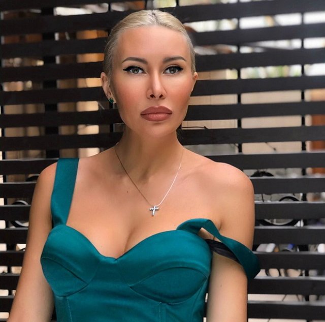 Мать Элины Камирен вступилась за участниц «Дом-2»