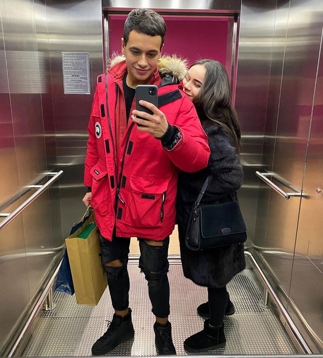 Даниил Сахнов опубликовал фото с младшей сестрой Даниил Сахнов опубликовал фото с младшей сестрой