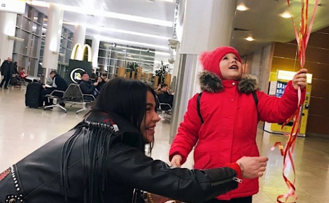 Александра Шева перевезла дочь к себе