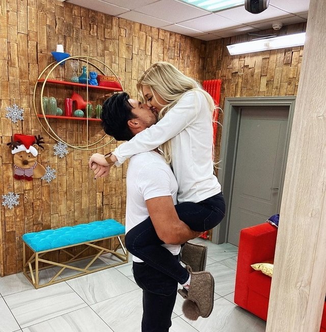 Оля Бузова довела Настю Стецевят до слез