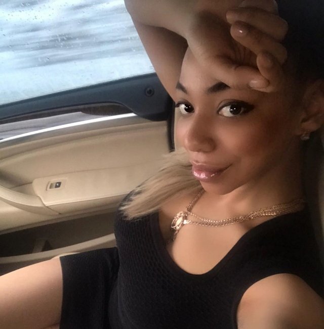 Либерж Кпадону объявила о новых отношениях Либерж Кпадону объявила о новых отношениях