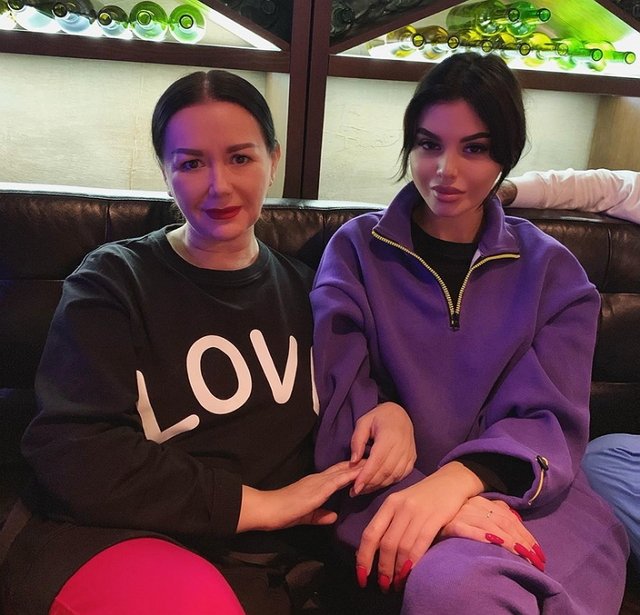 Яна Шафеева познакомилась с мамой Захара Саленко