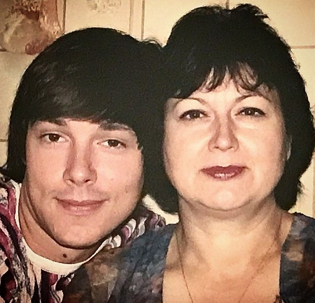 Андрей Чуев поделился стихотворением, написанным в честь умершей мамы