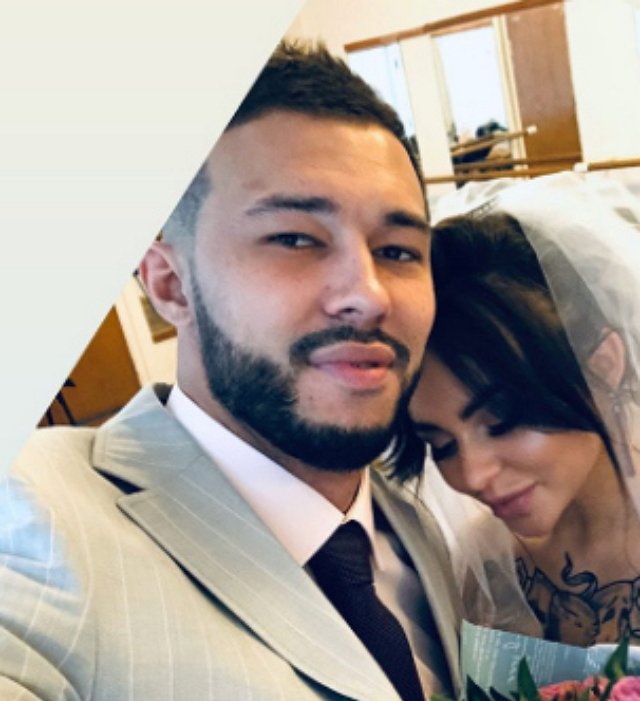 Саймон Марданшин внезапно женился?