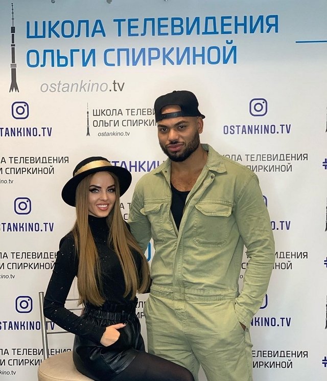 Юля Ефременкова посещает школу телевидения в Останкино