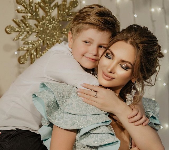 Евгения Феофилактова сетует на маленькие алименты от Антона Гусева