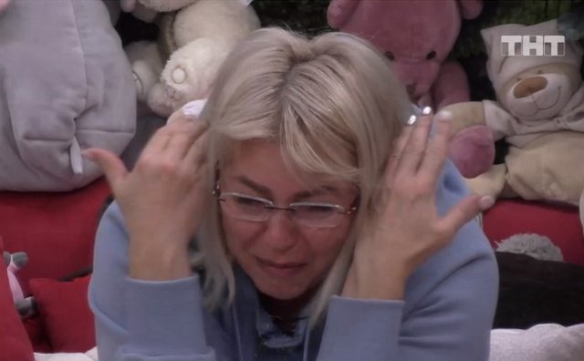 Алена Савкина разгромила дом из-за скандала с мамой