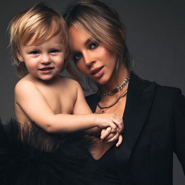 Настя Лисова объяснилась за медленное развитие своей дочери