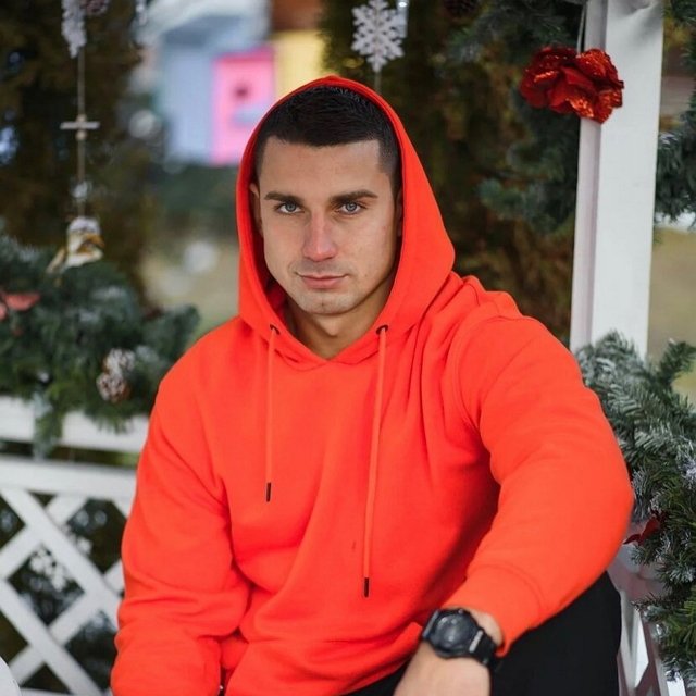 Влад Иванов начал ухаживать за Аленой Савкиной