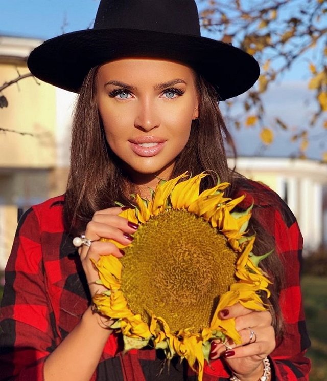 У Эллы Сухановой состоялась помолвка