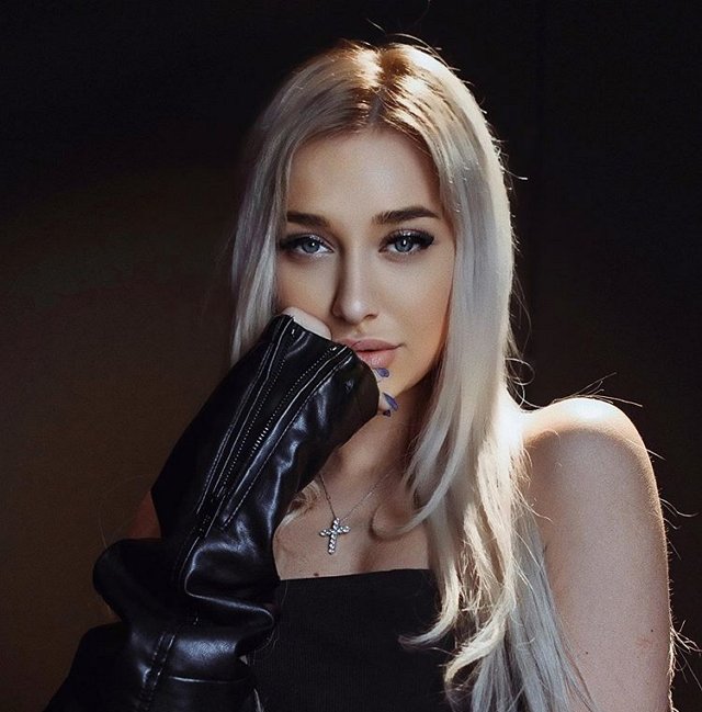 Настя Стецевят: Стрелков воюет с Еворовским за меня