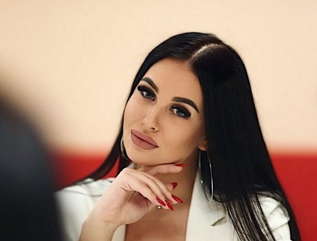 Александра Узерцова: Человек за меня не заступается!