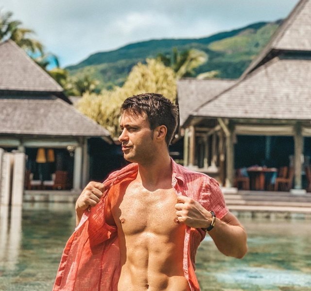 Алексей Безус: Захару нужно прекратить прибедняться