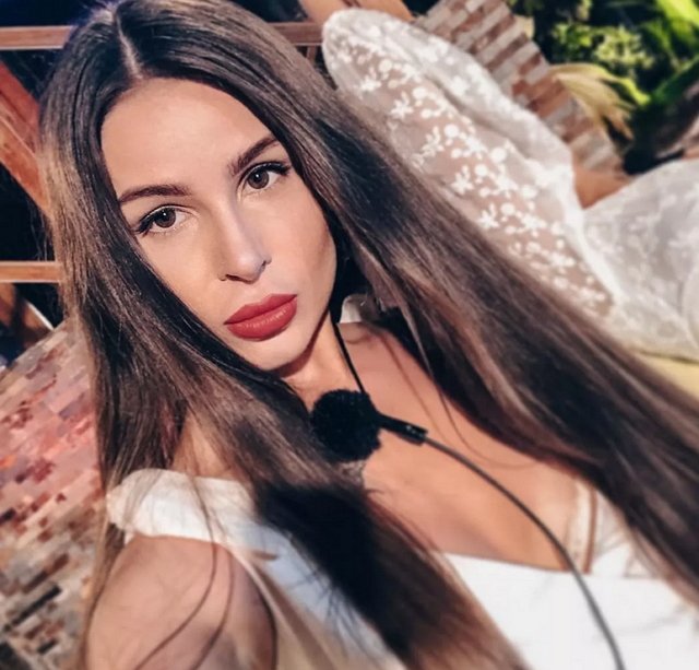 Анастасия Голд страдает от акне