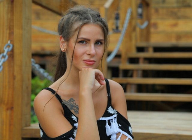 Анастасия Голд страдает от акне