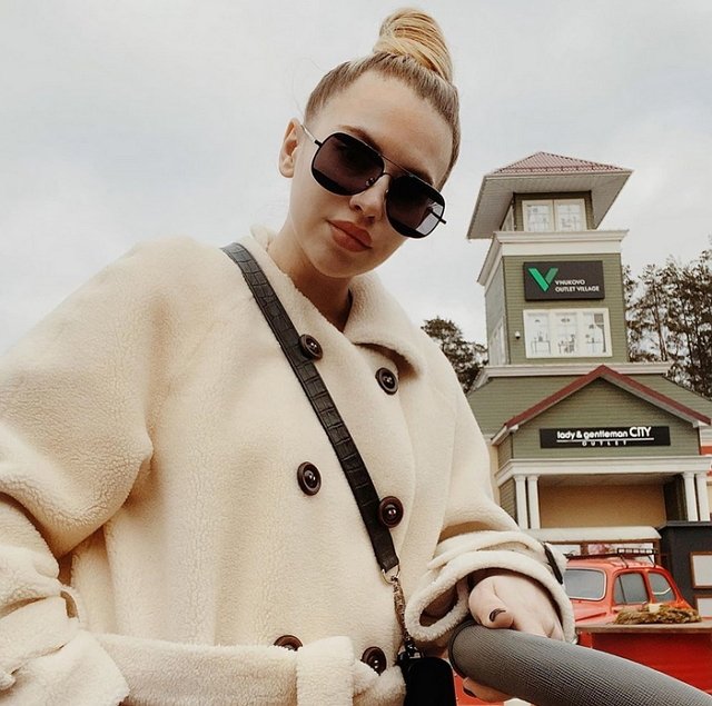 Саша Артемова не может справиться с переживаниями из-за взросления ее дочери