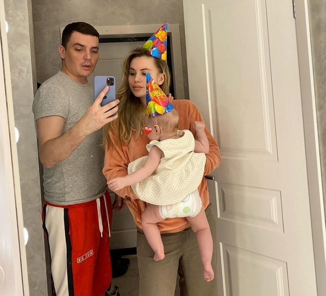 Саша Артемова не может справиться с переживаниями из-за взросления ее дочери